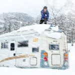 危険レベルの大雪雪山車中生活3日目、日本海側の局地的大雪で中古キャンピングカーが埋まる