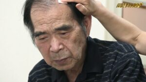 趣味で育毛剤を作る母、実験台を辞めたい父。